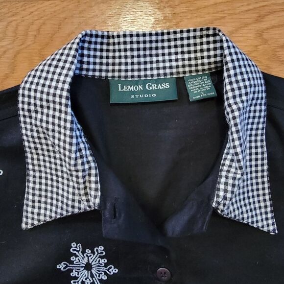 🎄 Lemon Grass Studio Button Down Christmas Blouse - Picture 5 of 11